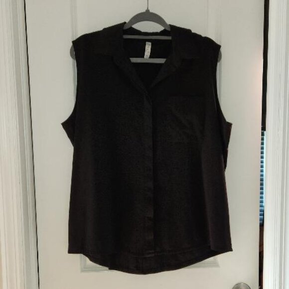 STYLUS Tops - Stylus women's black sleeveless button down shirt